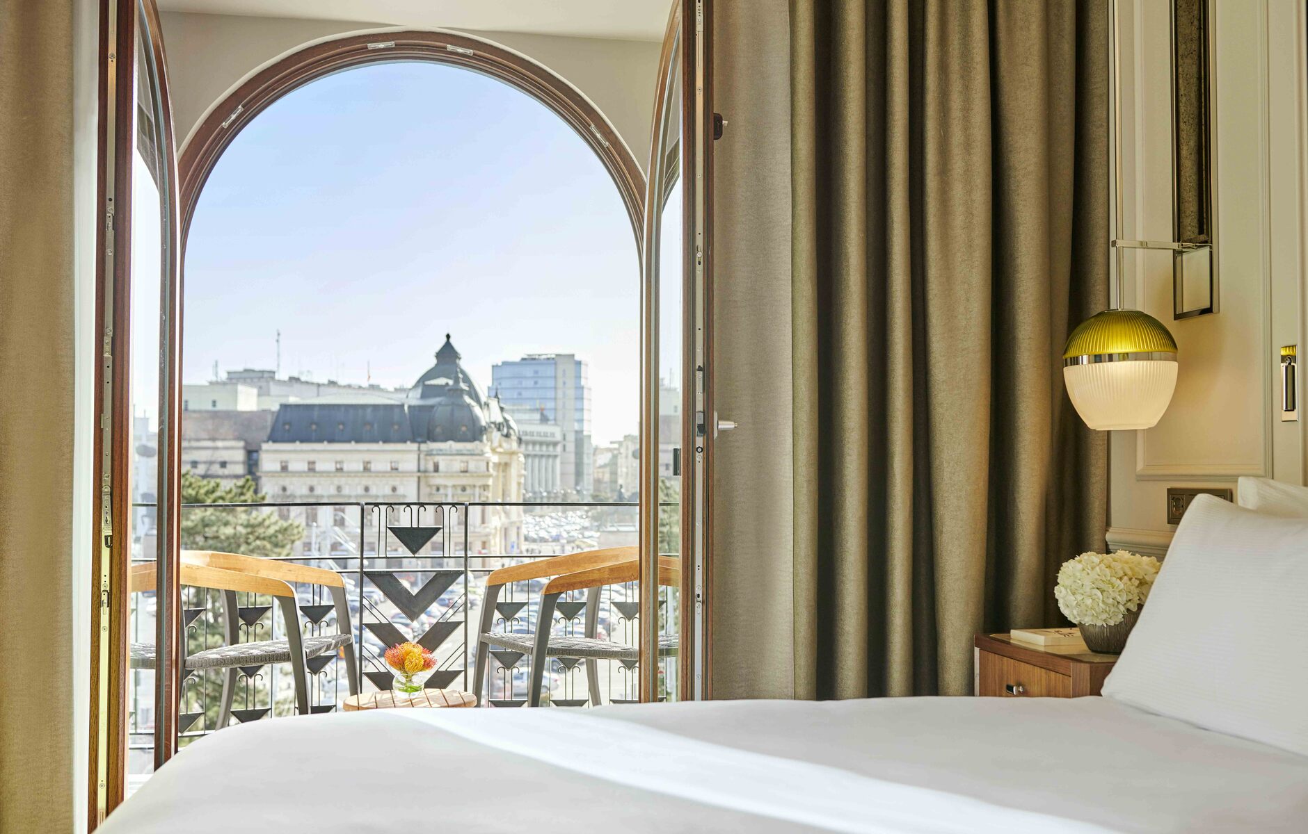 4-KING-CLASSIC-BALCONY-ROOM-VIEW-2_small-size